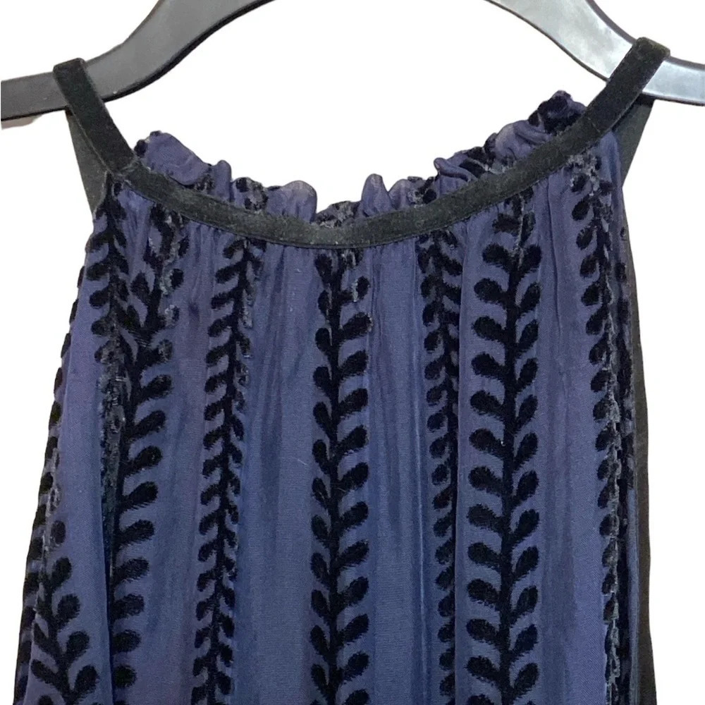 Navy blue and Black Velvet Max Studio Sleeveless Blouse.
BIN #1 - Picture 4 of 5